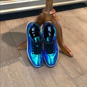 Blue fashion tennis shies size 9
